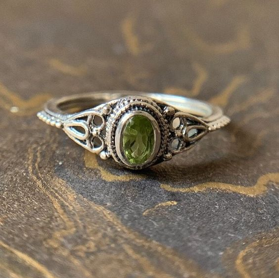 Vintage Green Stone Silver Ring-Lydieannejewelry