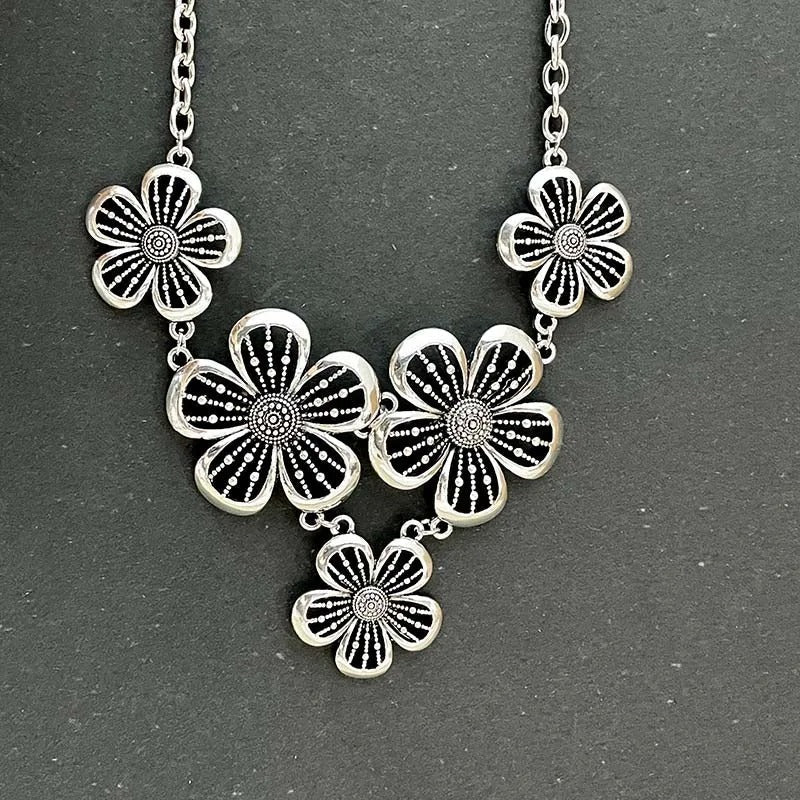 Vintage Black & Silver Flower Pendant Necklace-Lydieannejewelry