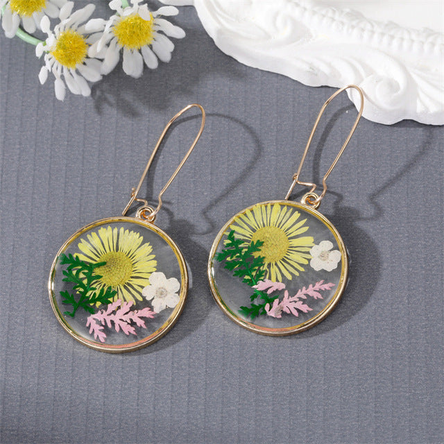 Field Daisy Earrings in Gold
