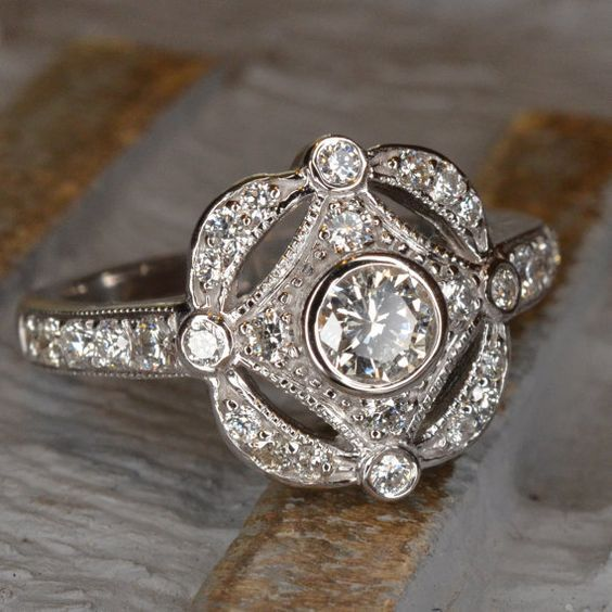 Vintage Crystal Round Star Ring-Lydieannejewelry