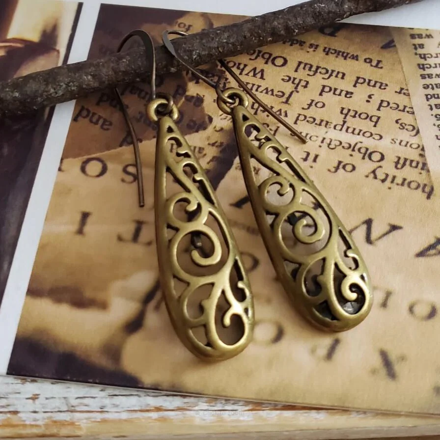 Vintage Golden Hollow Earrings-Lydieannejewelry