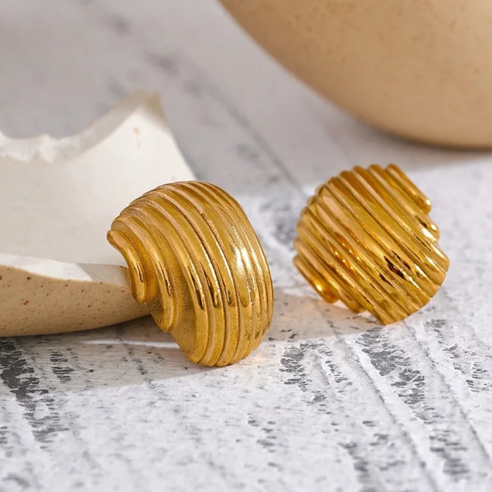 Vintage Gold Ribbed Hoop Earrings-Lydieannejewelry